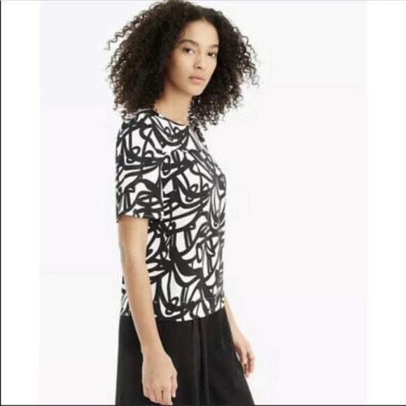 J. Crew 365 Black White Hammered Satin Blouse size 8 short sleeve - Picture 2 of 7